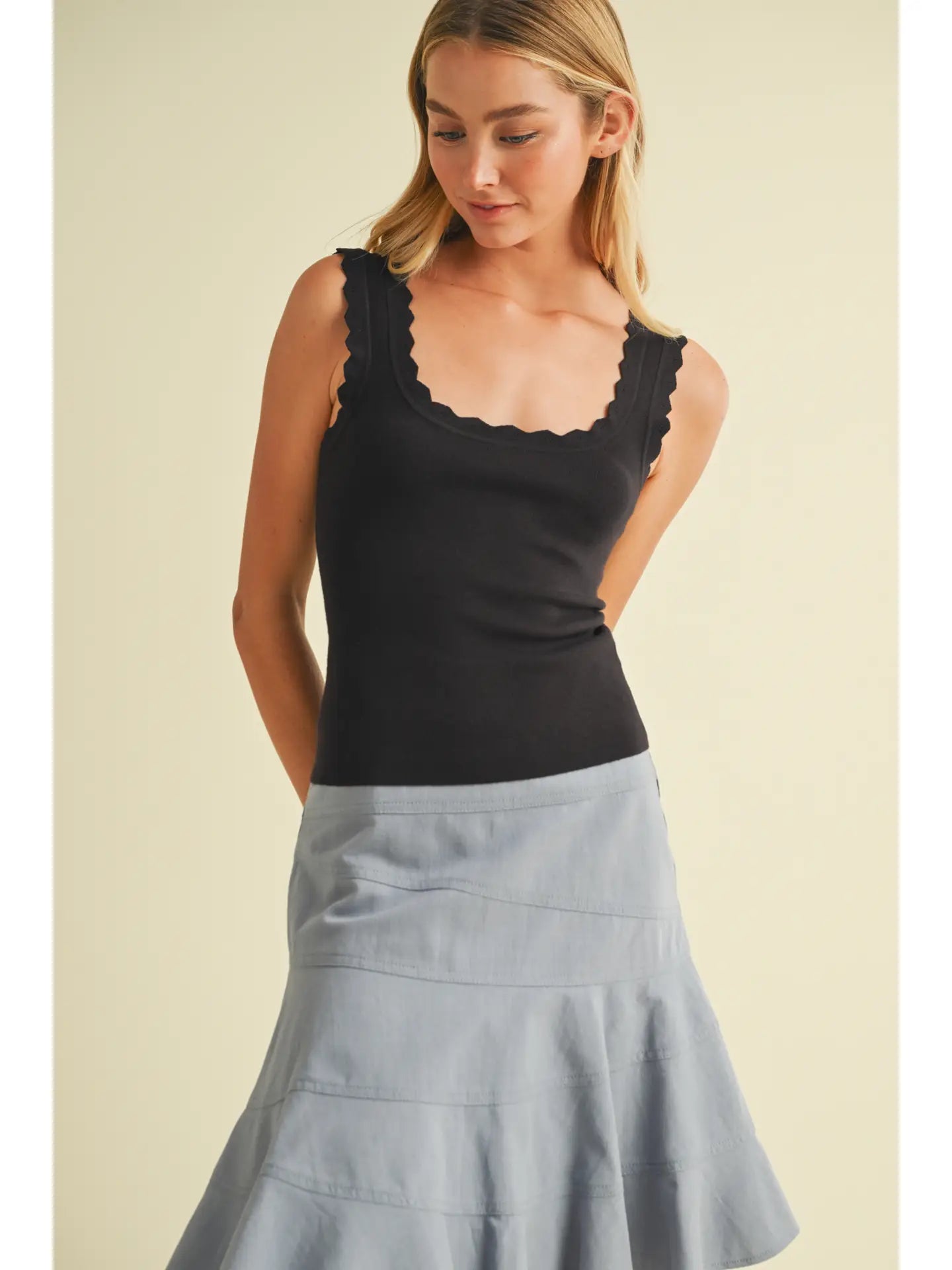 Scallop Sleevless Sweater Tank
