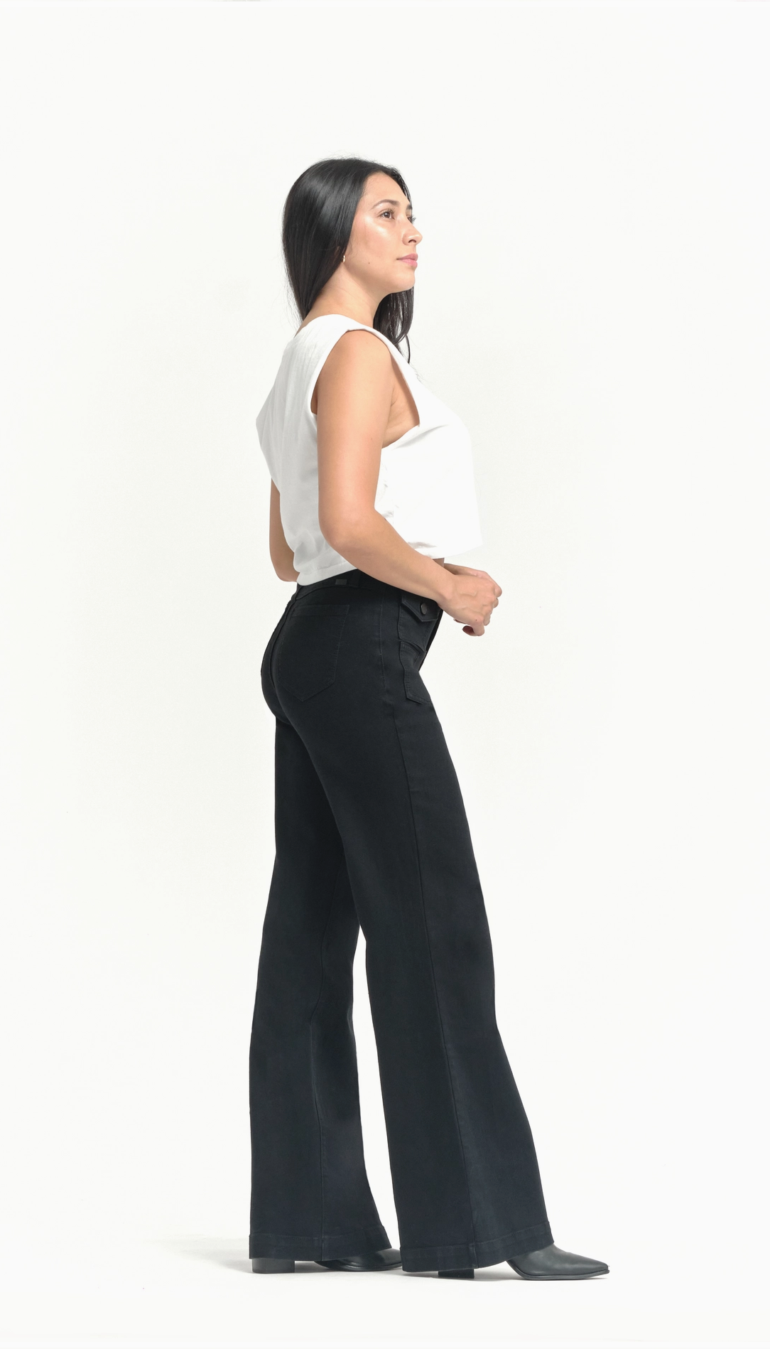 Relaxed Flare Jean w/ Patch Pockets in Black