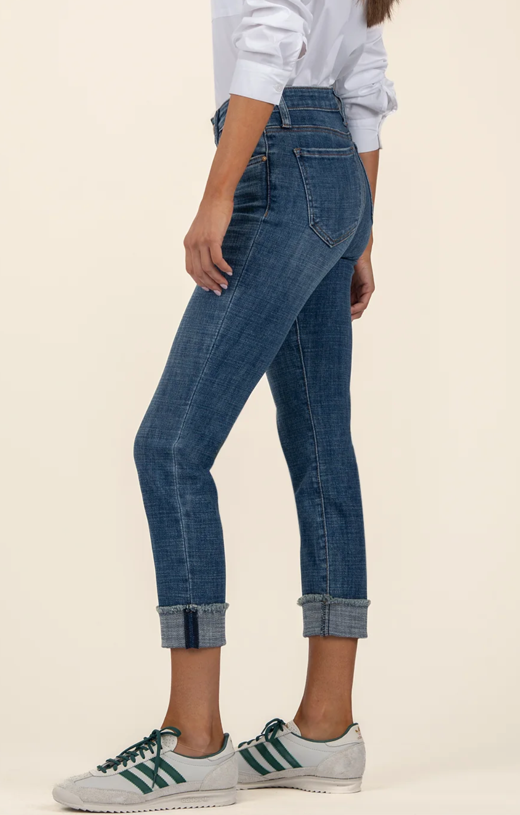 Amy Mid Rise Crop Straight Leg (Deserving)