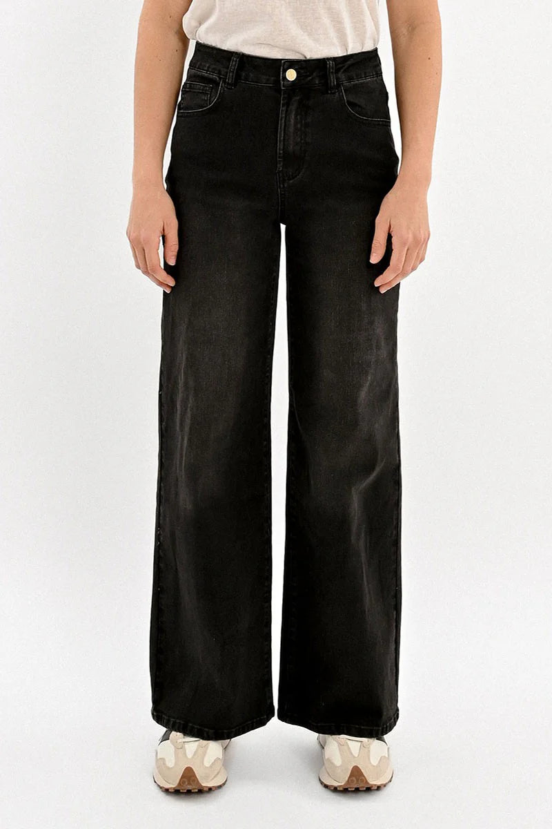 High-waisted wide-leg jeans