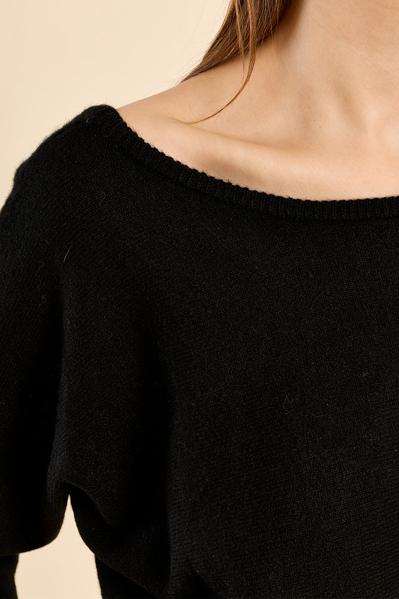 Sweater with three-quarter sleeves, open back