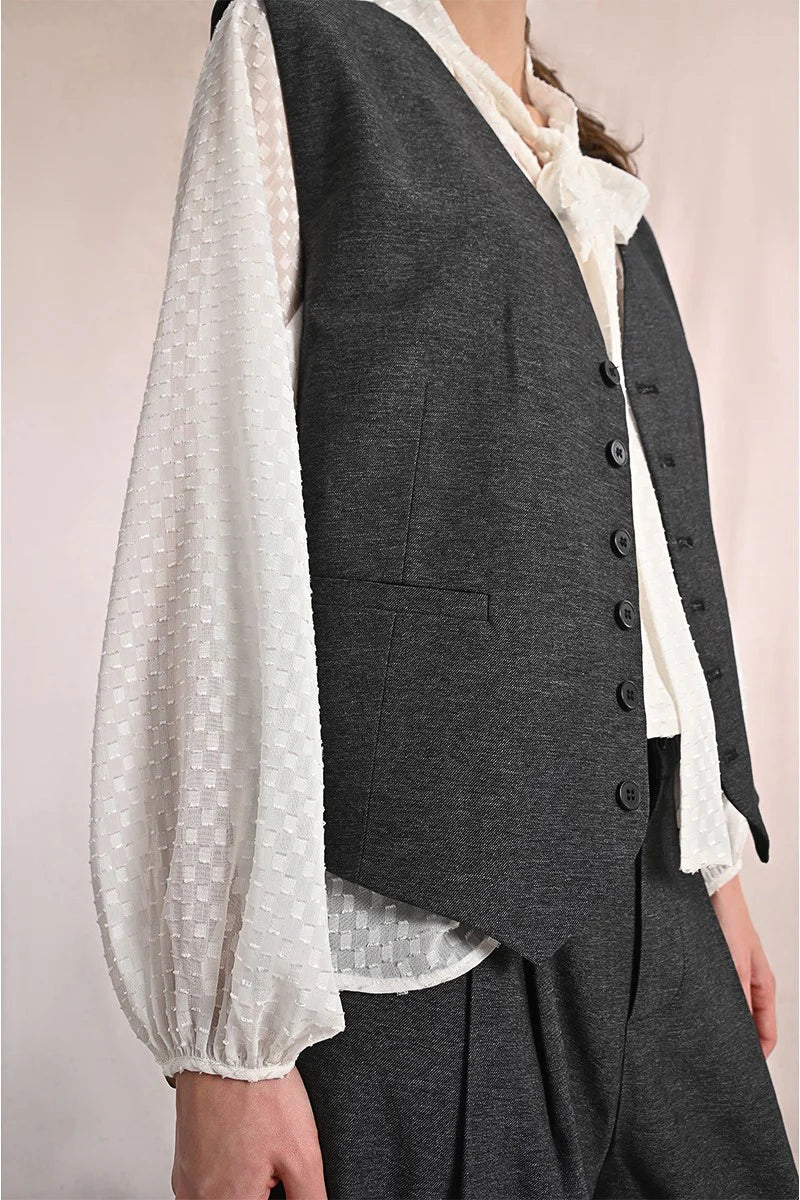 LADIES WOVEN SLEEVELESS JACKET