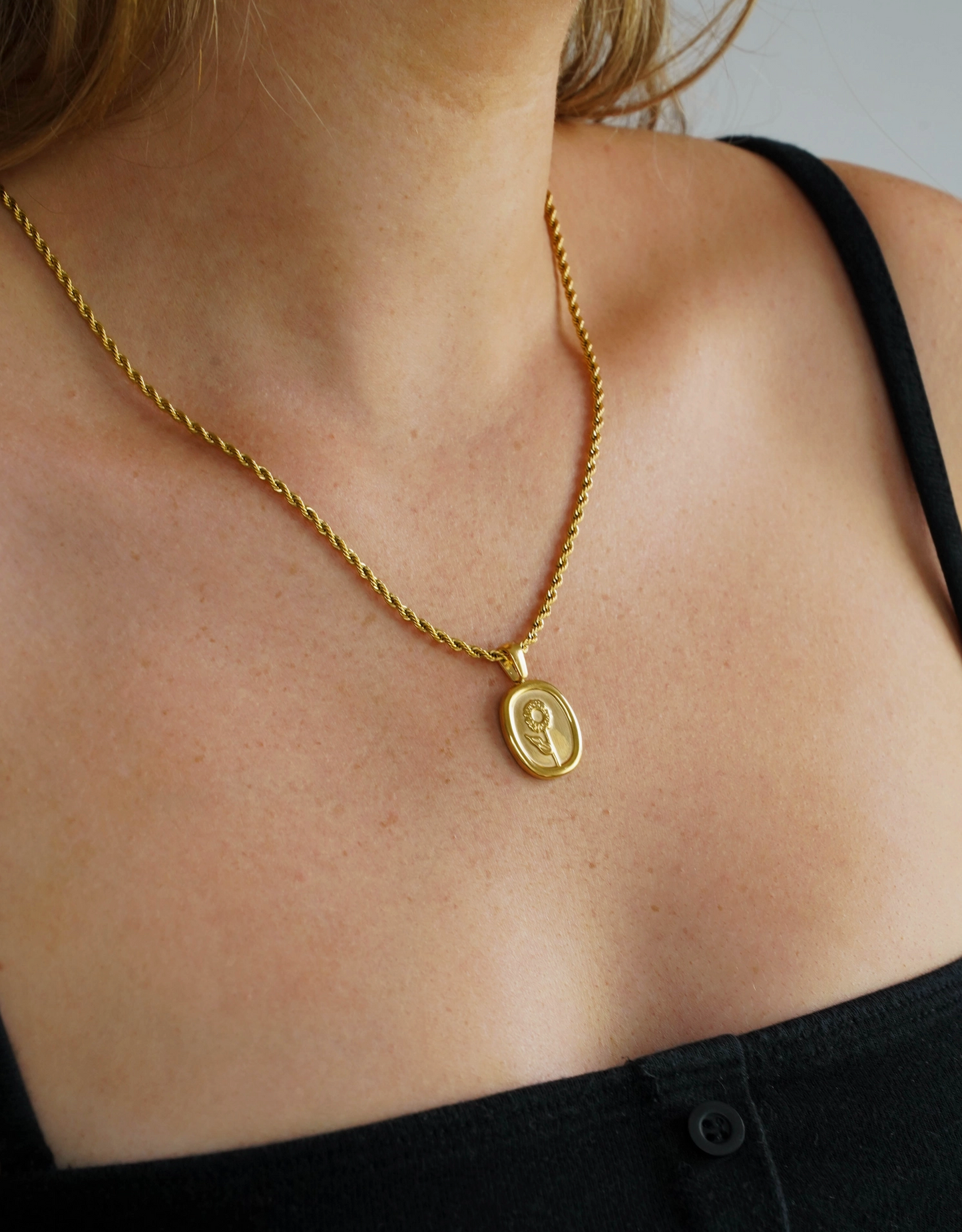 Mia Sunflower Icon Necklace