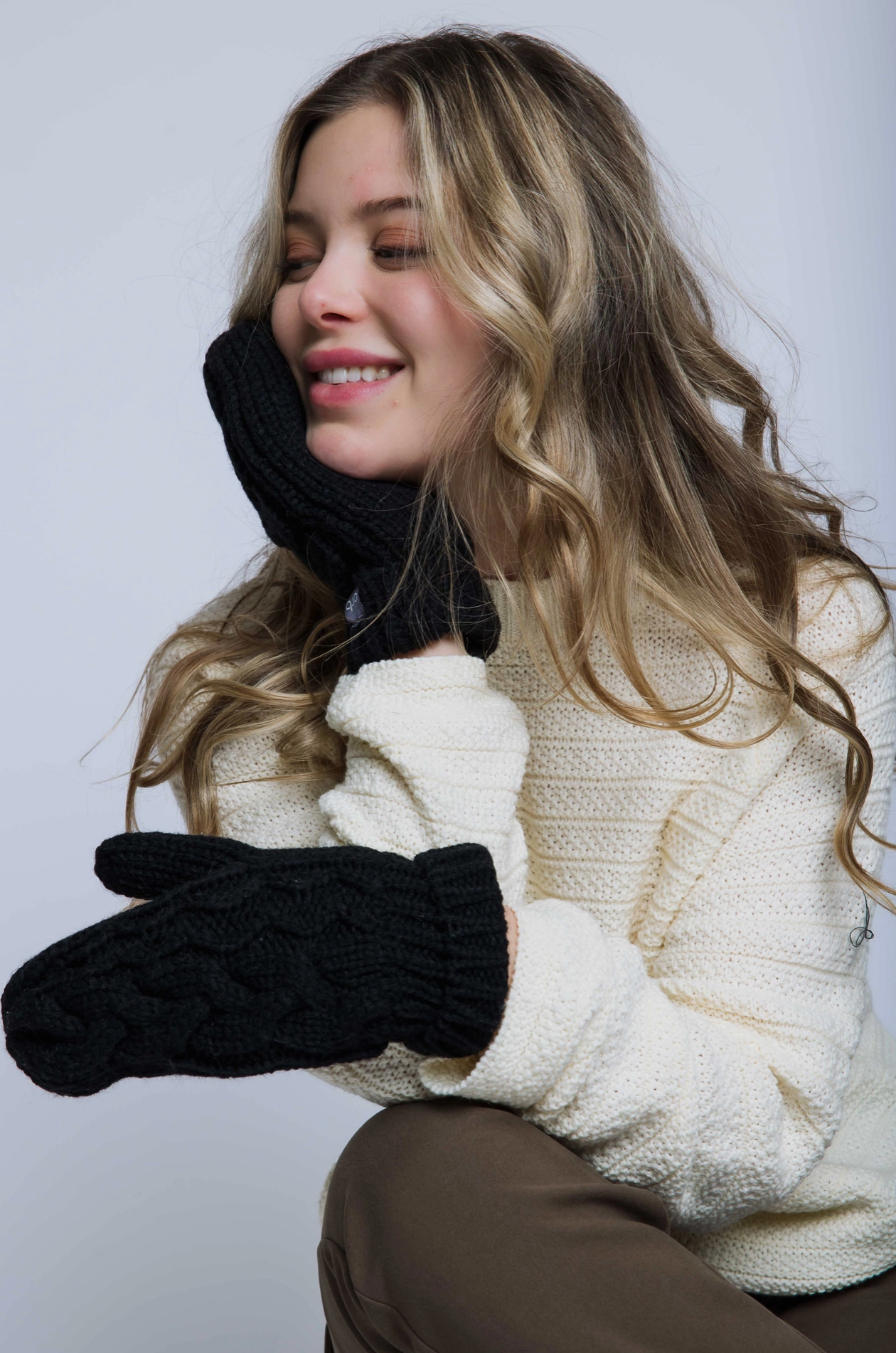 Marshmallow-Cabled Lined Mitts