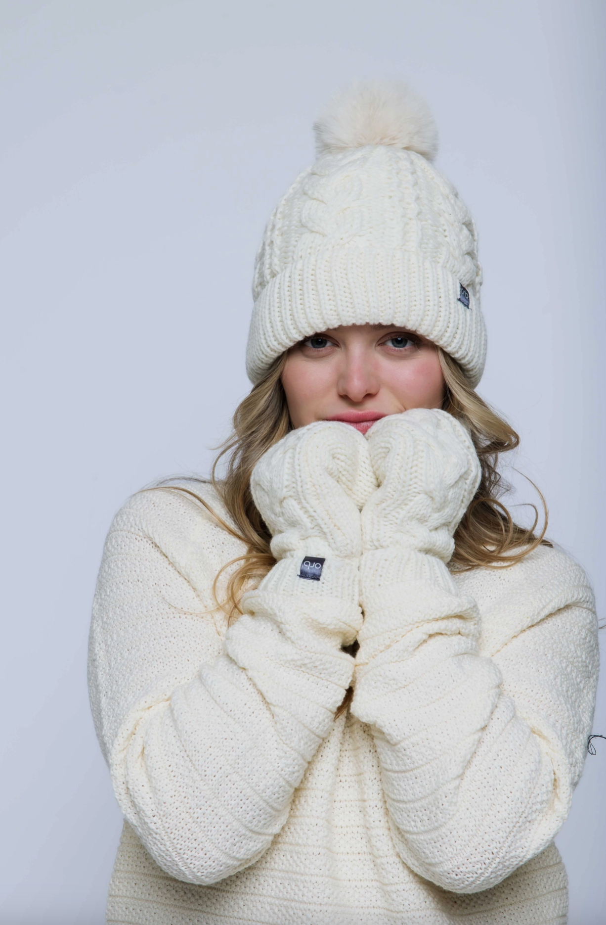 Marshmallow-Cabled Lined Mitts