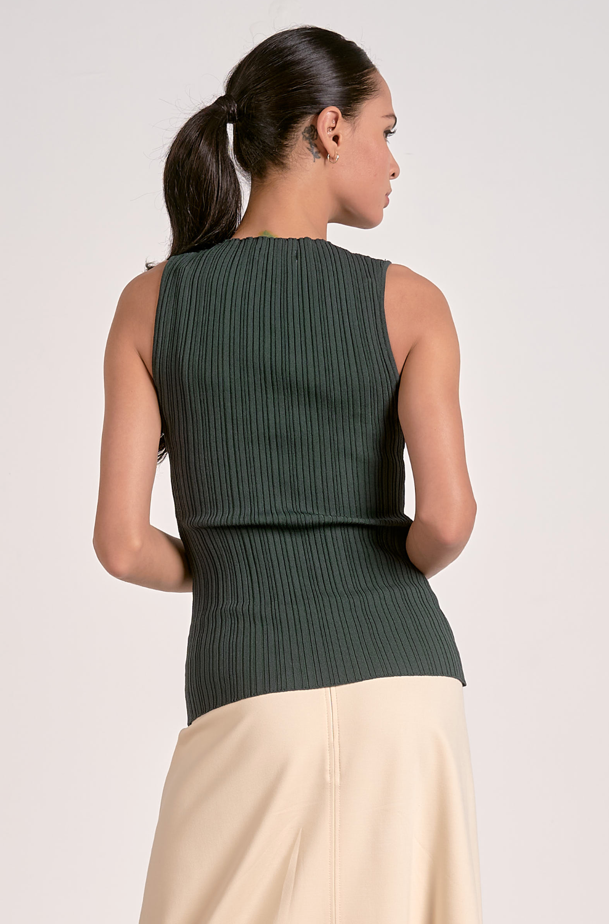 Elan Crew Neck Sleeveless Top