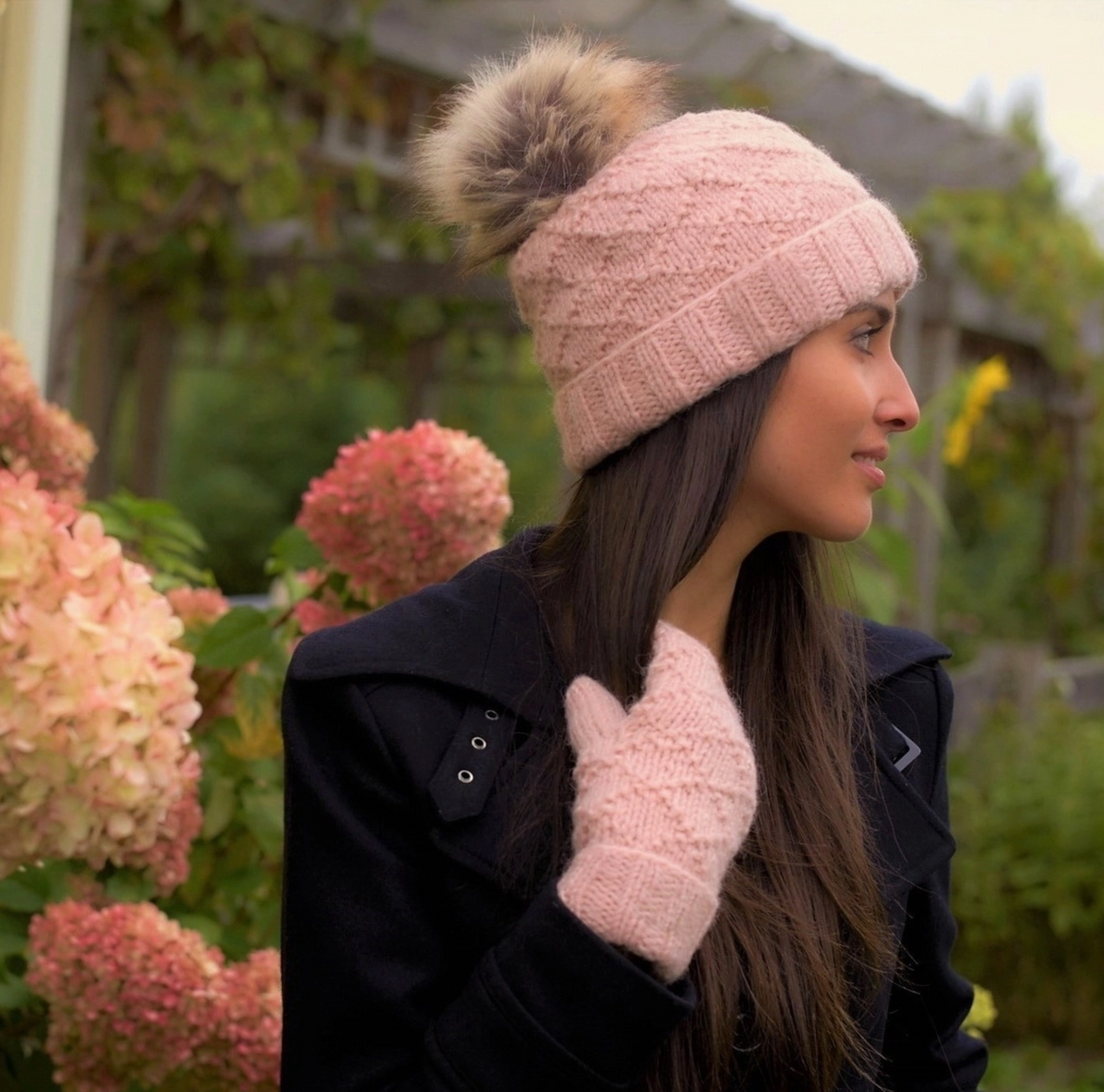 Tiffany Mittens – Classic Wool Knit Winter Style