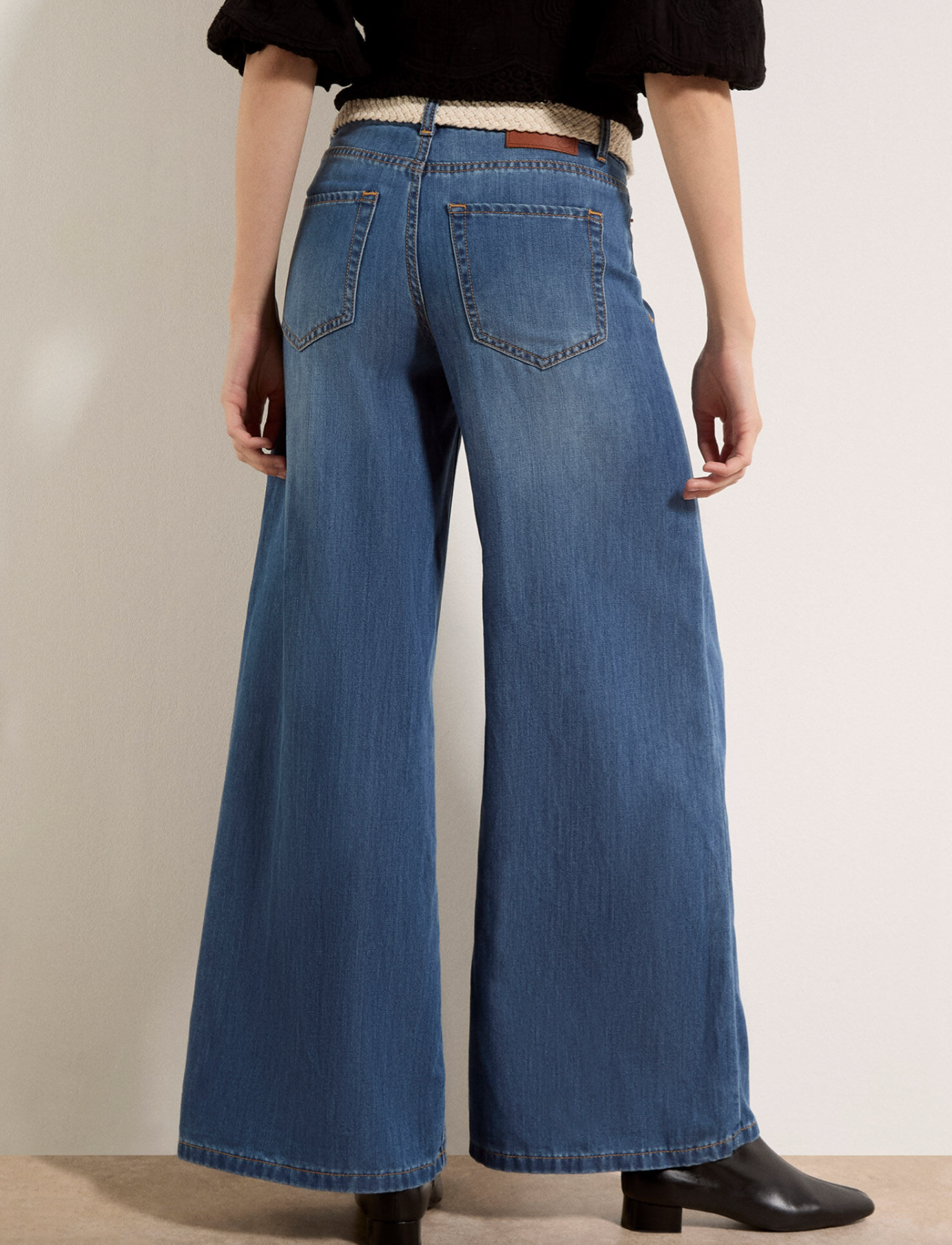 Zana Wide-Leg Jeans