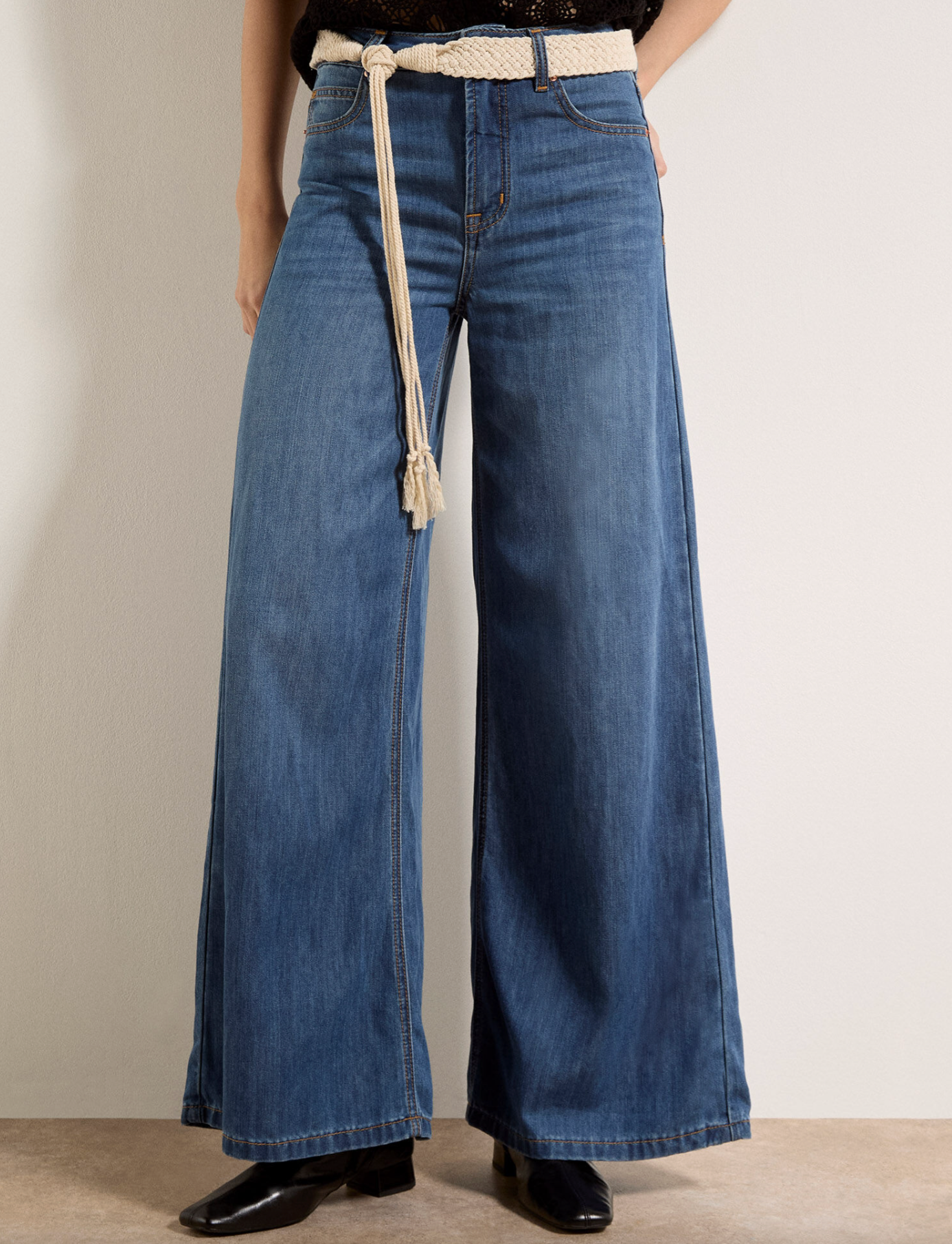 Zana Wide-Leg Jeans
