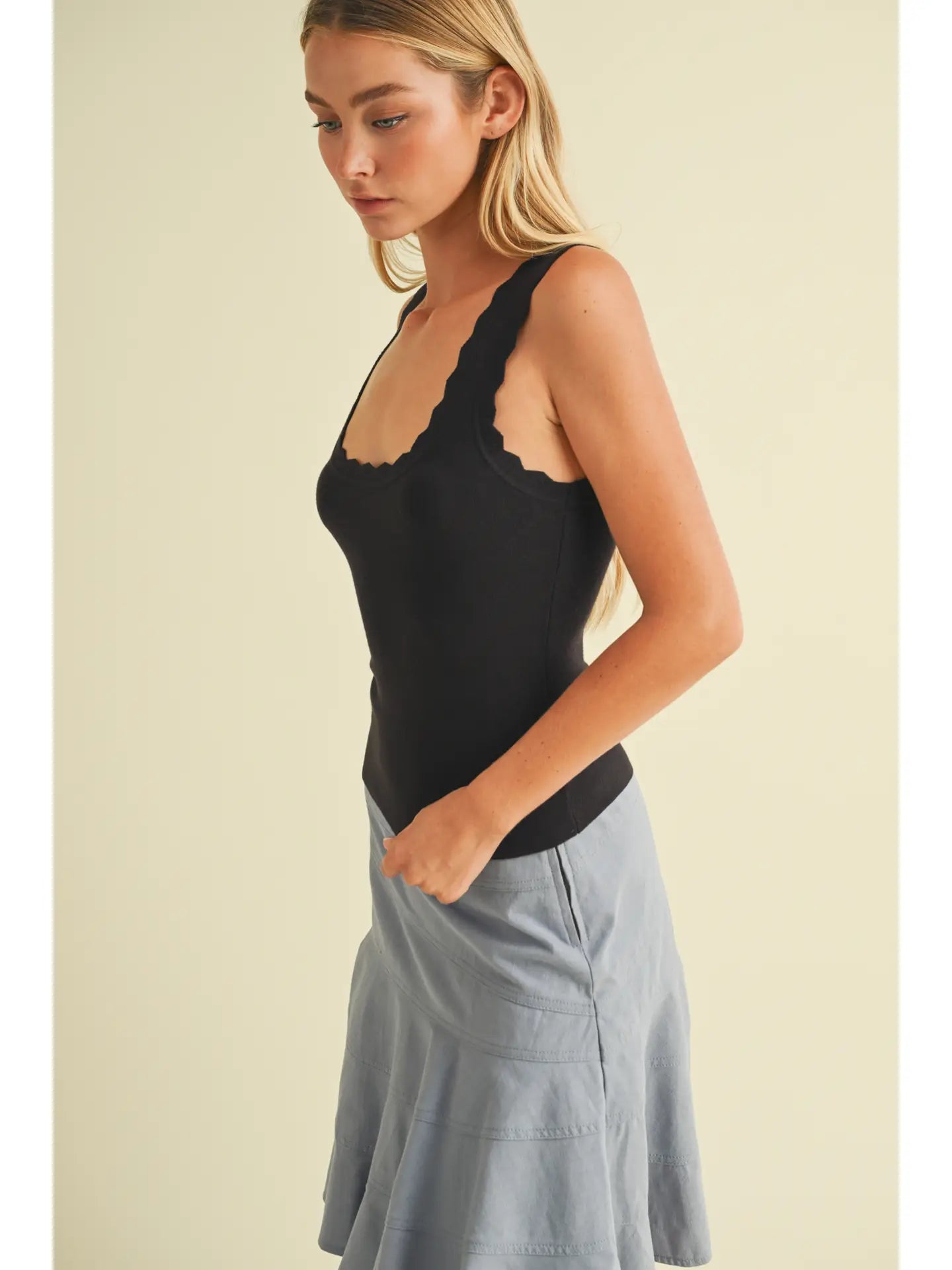 Scallop Sleevless Sweater Tank