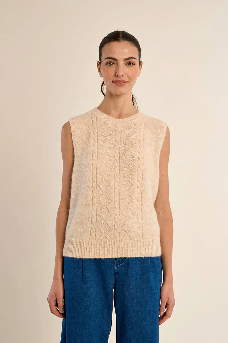 Sleeveless round neck sweater