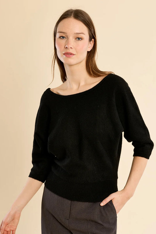 Sweater with three-quarter sleeves, open back
