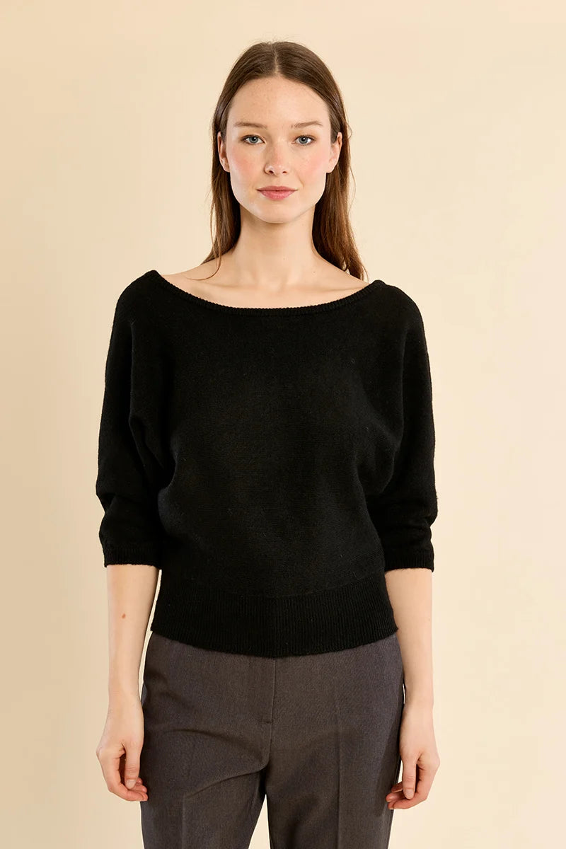 Sweater with three-quarter sleeves, open back